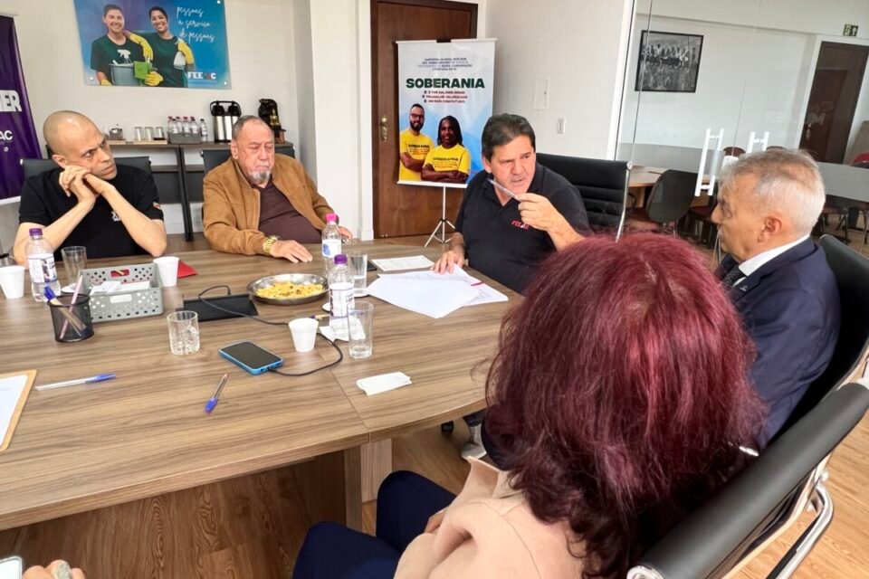 Imagem da notícia FEEAC RS entrega pauta da Campanha Salarial 2025/2026 ao setor patronal e inicia nova etapa de mobilização da categoria