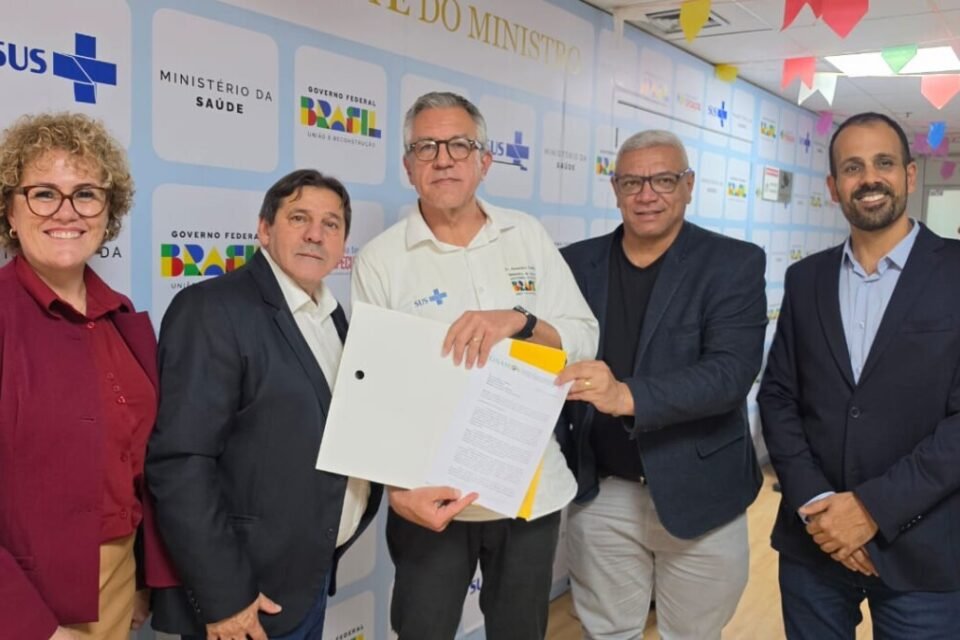 Imagem da notícia FEEAC-RS, Sindilimp Caxias e Seeac Porto Alegre participam de agenda no Ministério da Saúde para garantir prioridade na vacinação de trabalhadores da limpeza urbana