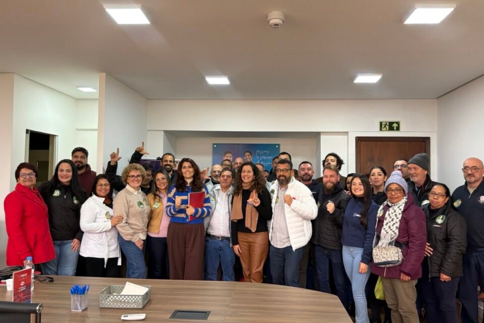 Imagem da notícia FEEAC RS recebe Manuela e Denise Pessoa em “Café com Elas” para debater cenário eleitoral com foco nas pautas da classe trabalhadora