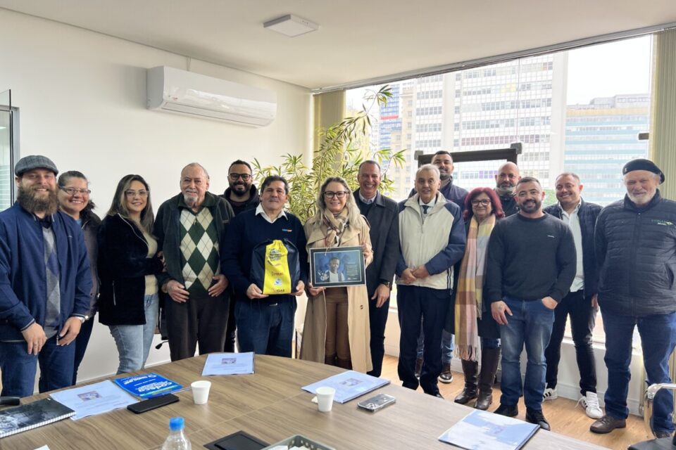 Imagem da notícia FEEAC RS presta contas da entrega de 7.871 kits escolares e reforça ações em benefício da categoria