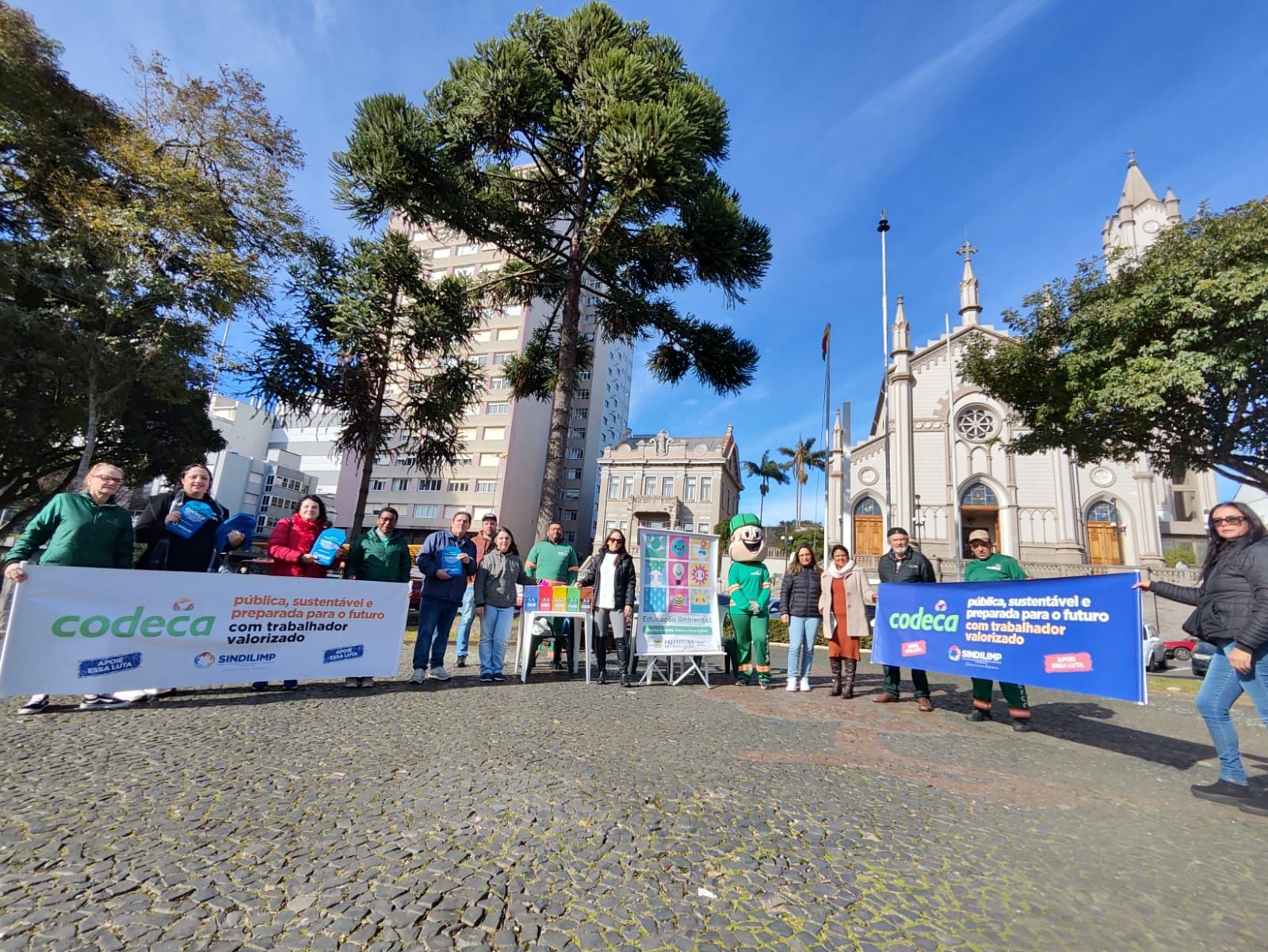 Imagem da notícia Sábado de sol e consciência ambiental marcam ação do Sindilimp Caxias em defesa da CODECA